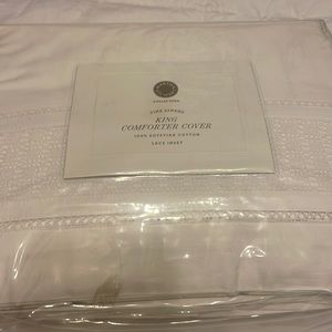 Martha Stewart King Comforter cover and Bedskirt